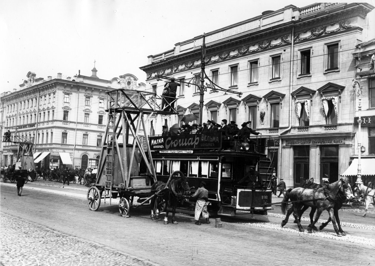 Trestillasvogn brukt til reparasjoner av gatetrikketråder, St. Petersburg, 1908 av Karl Karlovich Bulla
