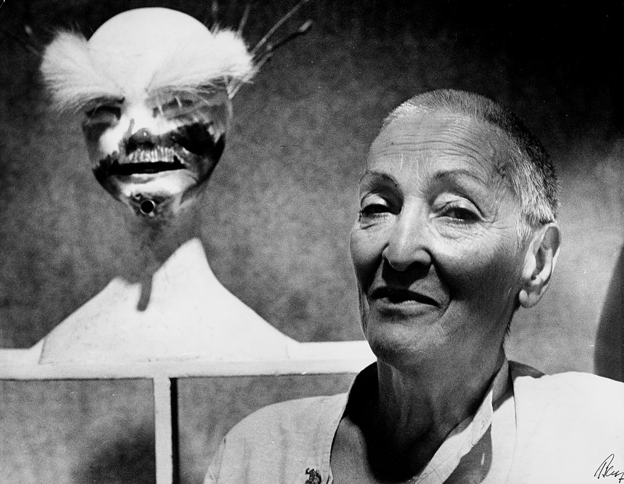 Portrett av den tyske maleren og skulptøren Meret Oppenheim (s/hvitt foto) av Karl Heinz Bast