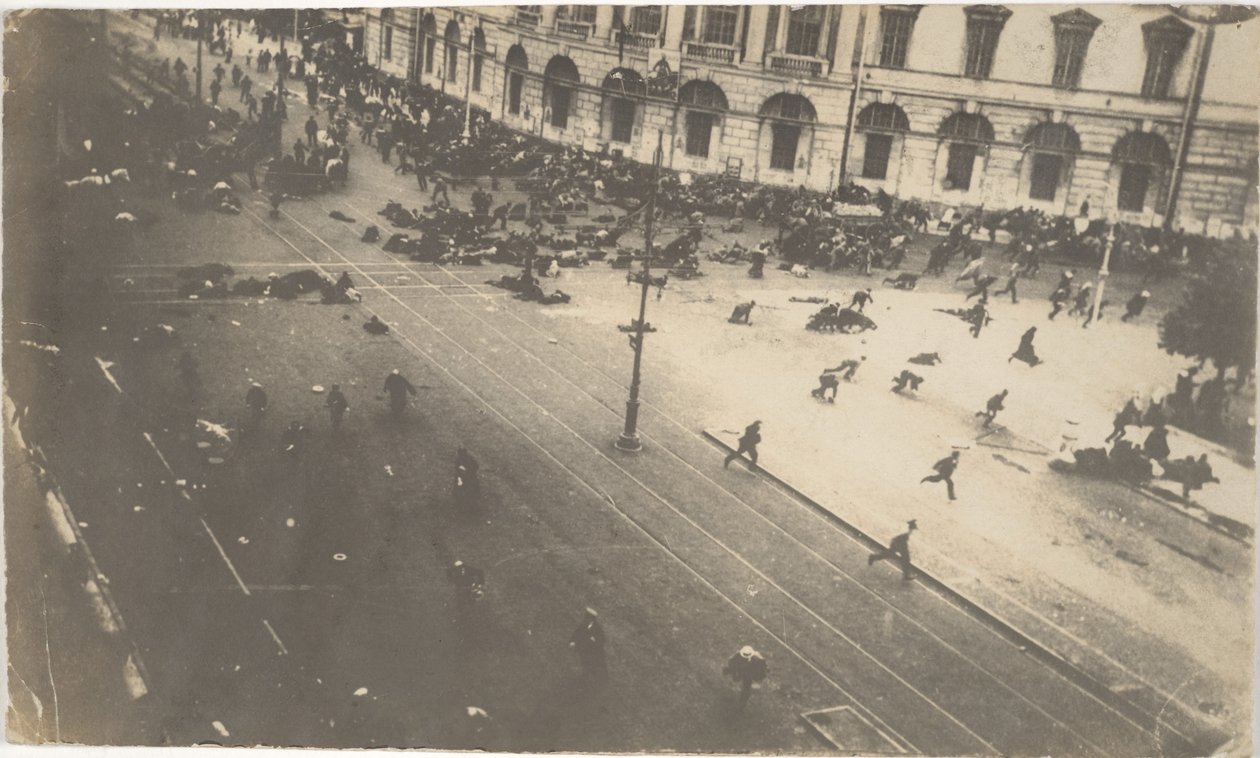 Regjeringstropper skyter mot demonstranter, 4. juli 1917, 1917 av Karl Karlovich Bulla
