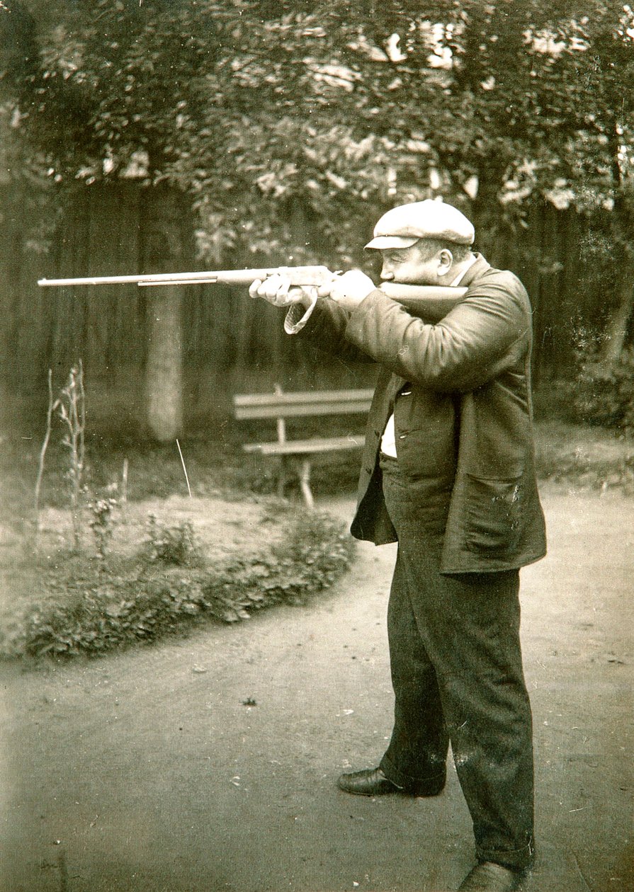 Russisk forfatter Alexander Kuprin skyting, Gatchina, Russland, tidlig på 1900-tallet. av Karl Karlovich Bulla