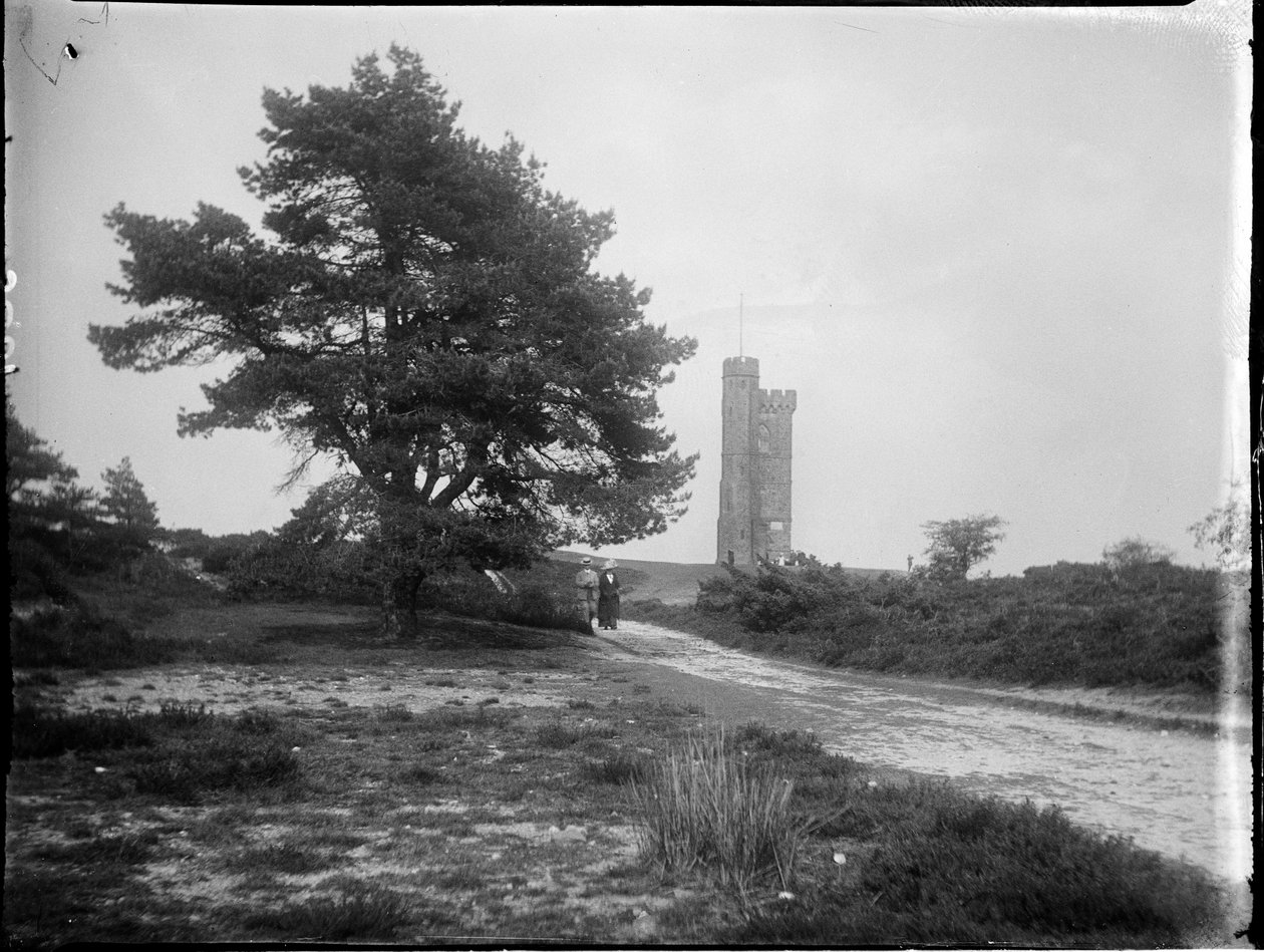 Leith Hill Tower, Leith Hill, Wotton, Mole Valley, Surrey, 25/05/1912 (s/hvitt-bilde) av Katherine Jean Macfee