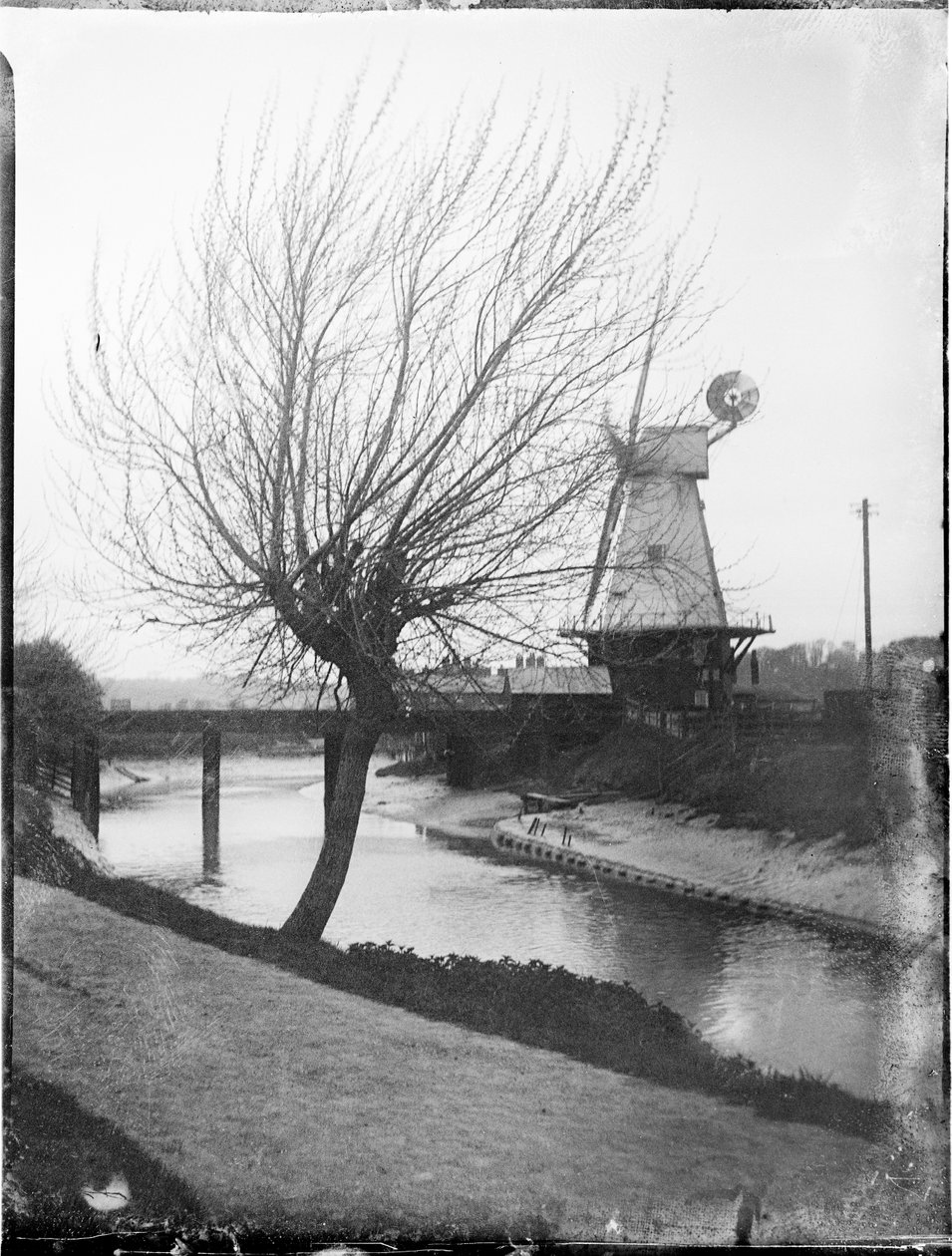 Rye Windmill, Ferry Road, Rye, Rother, East Sussex, 25/04/1905 (s/hvitt-bilde) av Katherine Jean Macfee