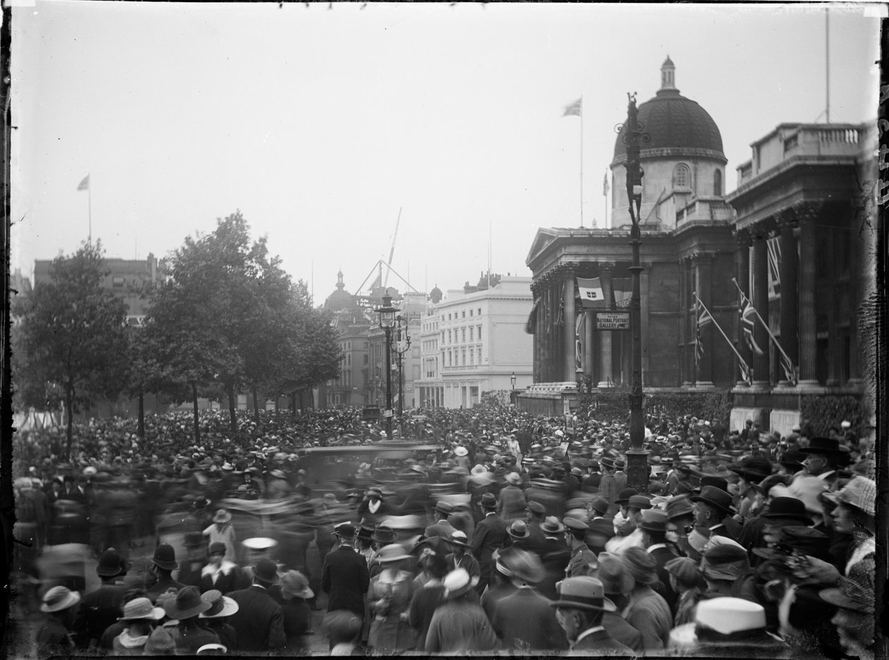 Trafalgar Square, St James, City Of Westminster, London, 28.06.1919 (s/hvitt-bilde) av Katherine Jean Macfee