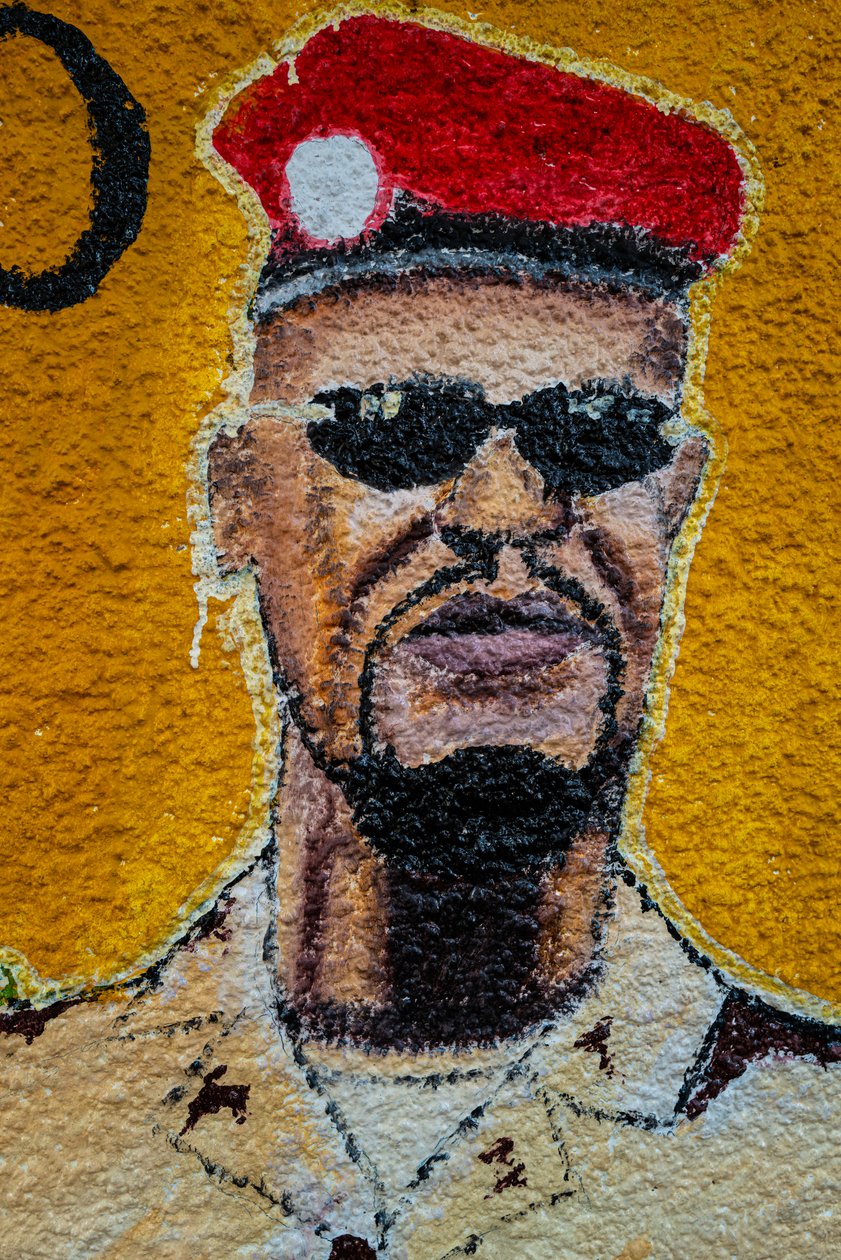 Gatekunstportrett av Mamadi Doumbouya, Conakry, 2019 av Alec Hunter