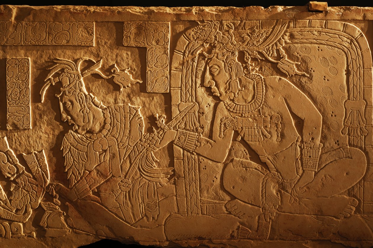 Tronbenk i Tempel 21, utskjæring av kong Akhal Mo Nab, Palenque, Mexico, 2005 (bilde) av Kenneth Garrett