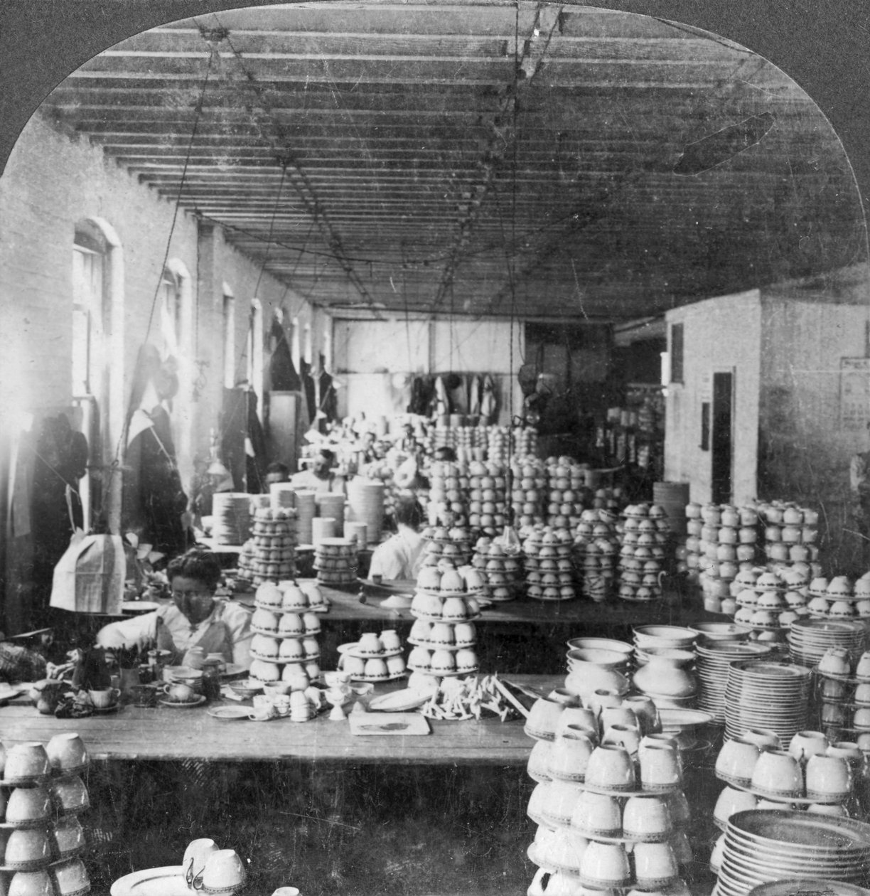 Kunstnere som dekorerer porselensvarer, Trenton, New Jersey, USA, tidlig på 1900-tallet av Keystone View Company