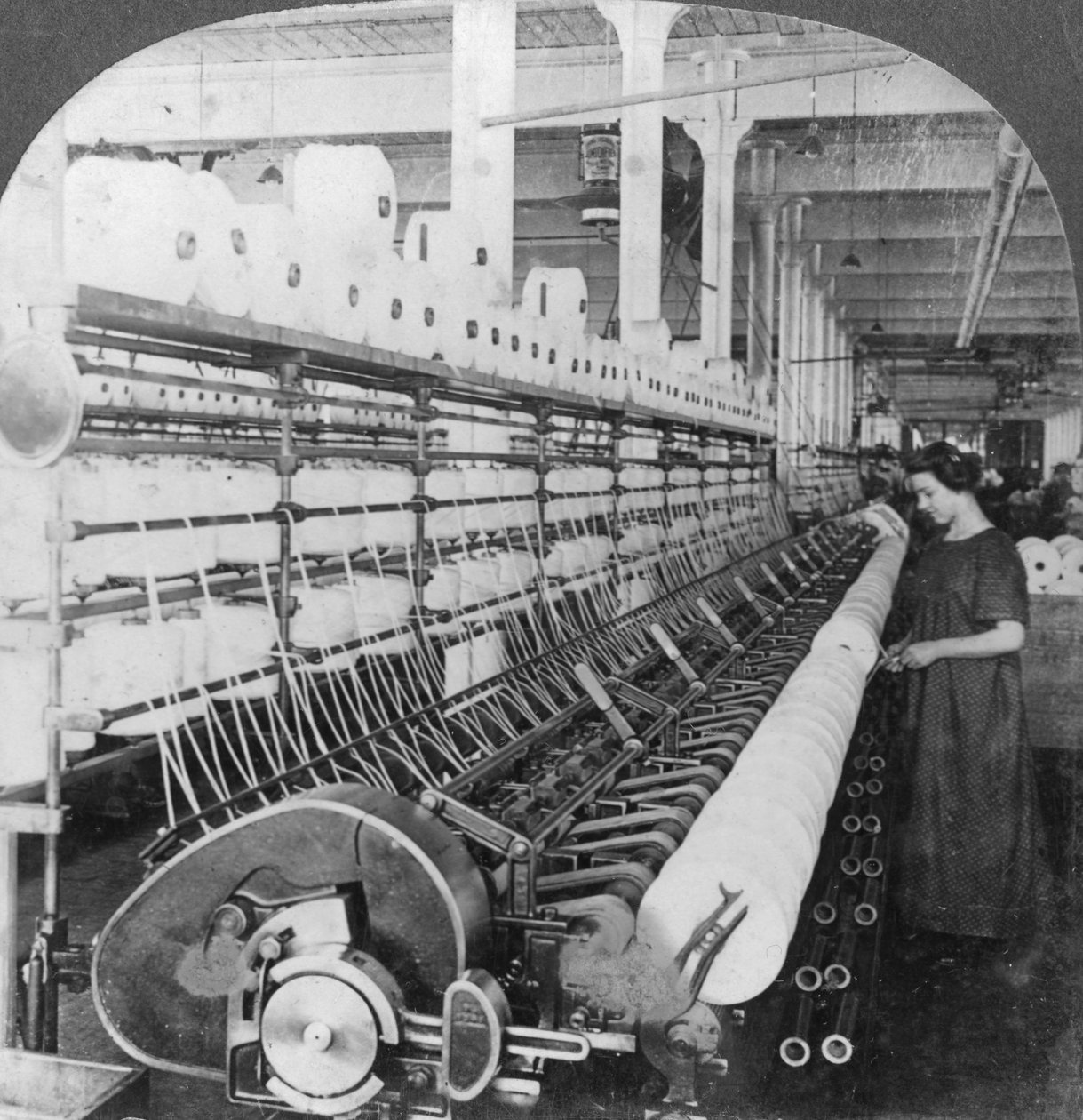Doblingsramme i en stor ullfabrikk, Lawrence, Massachusetts, USA, tidlig på 1900-tallet av Keystone View Company