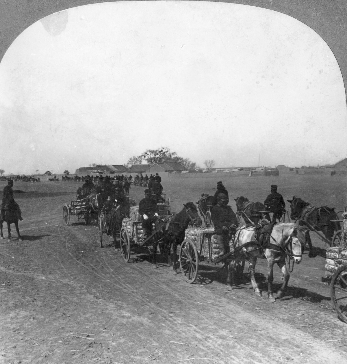 Japansk militærtransporttog, Manchuria, 1906 av Keystone View Company