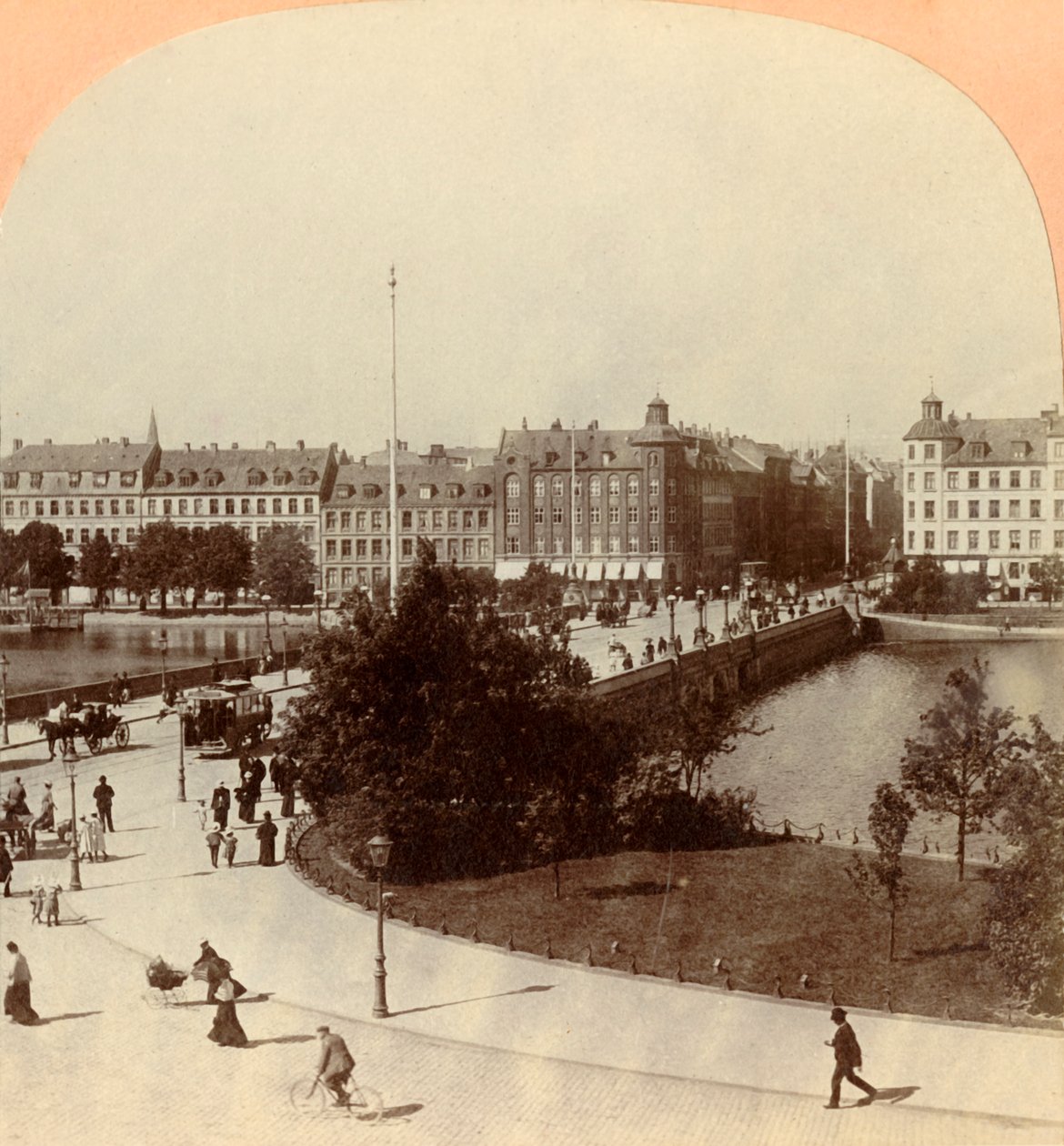 Queen Louise Bridge, København, Danmark, 1901. av Keystone View Company