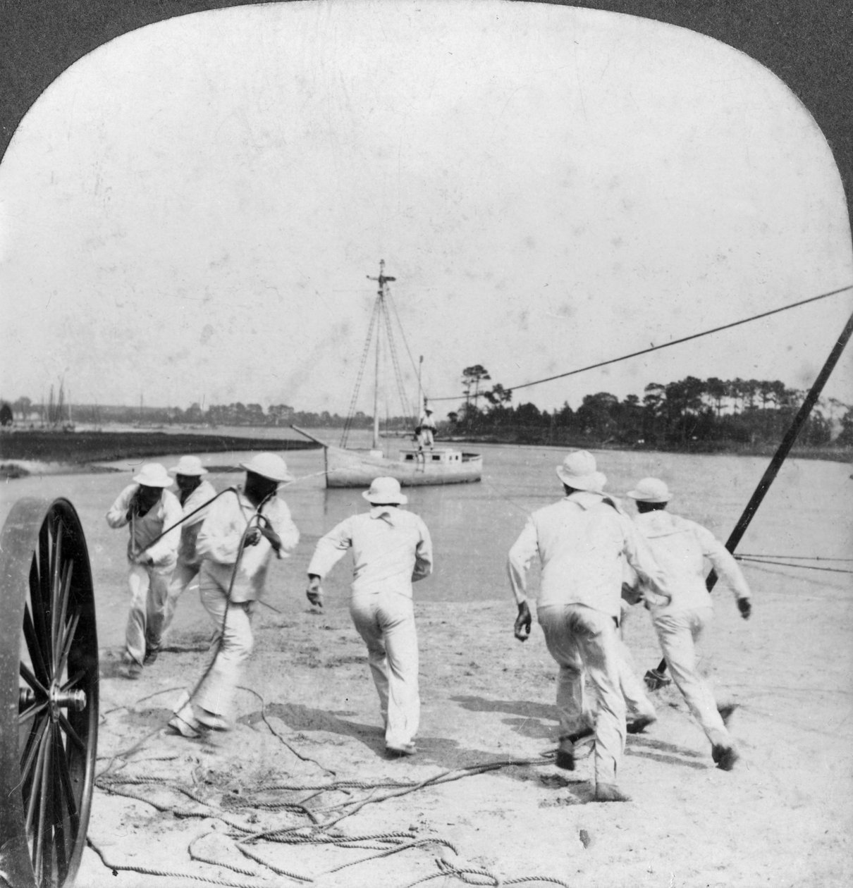 Noen operasjoner av Life Saving Corps, Jamestown Exposition, Virginia, USA, 1907 av Keystone View Company