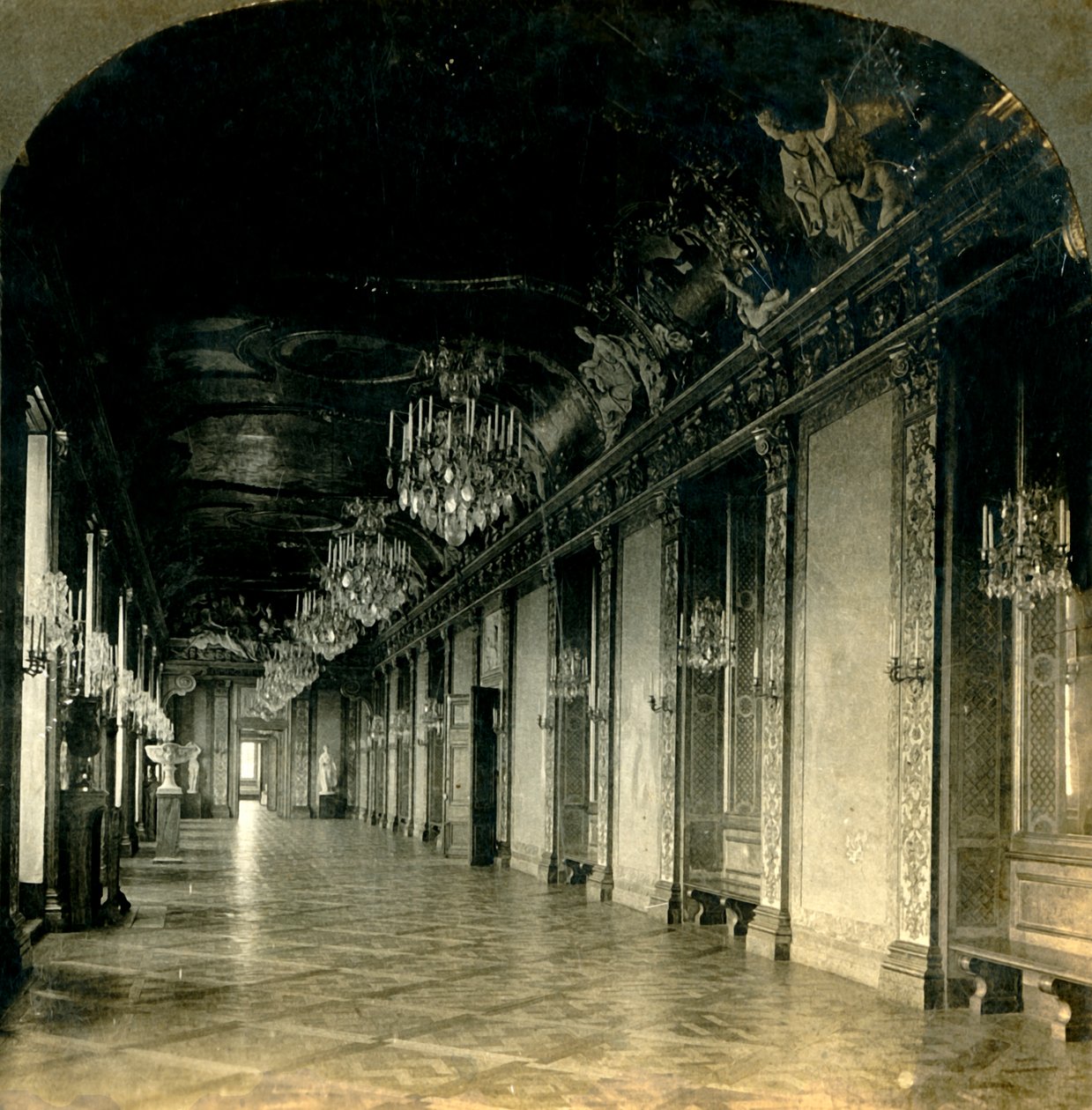 Den store banketthallen, Det kongelige slott, Stockholm, Sverige, 1904. av Keystone View Company
