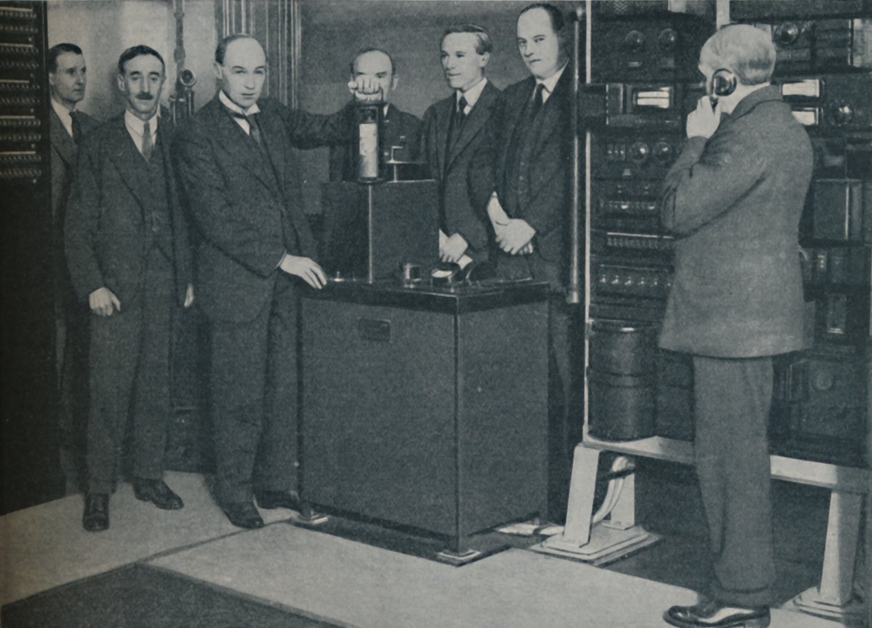 The New Magic: Sending Pictures by Wireless and the Unescapable Telephone, c1935 av Keystone View Company