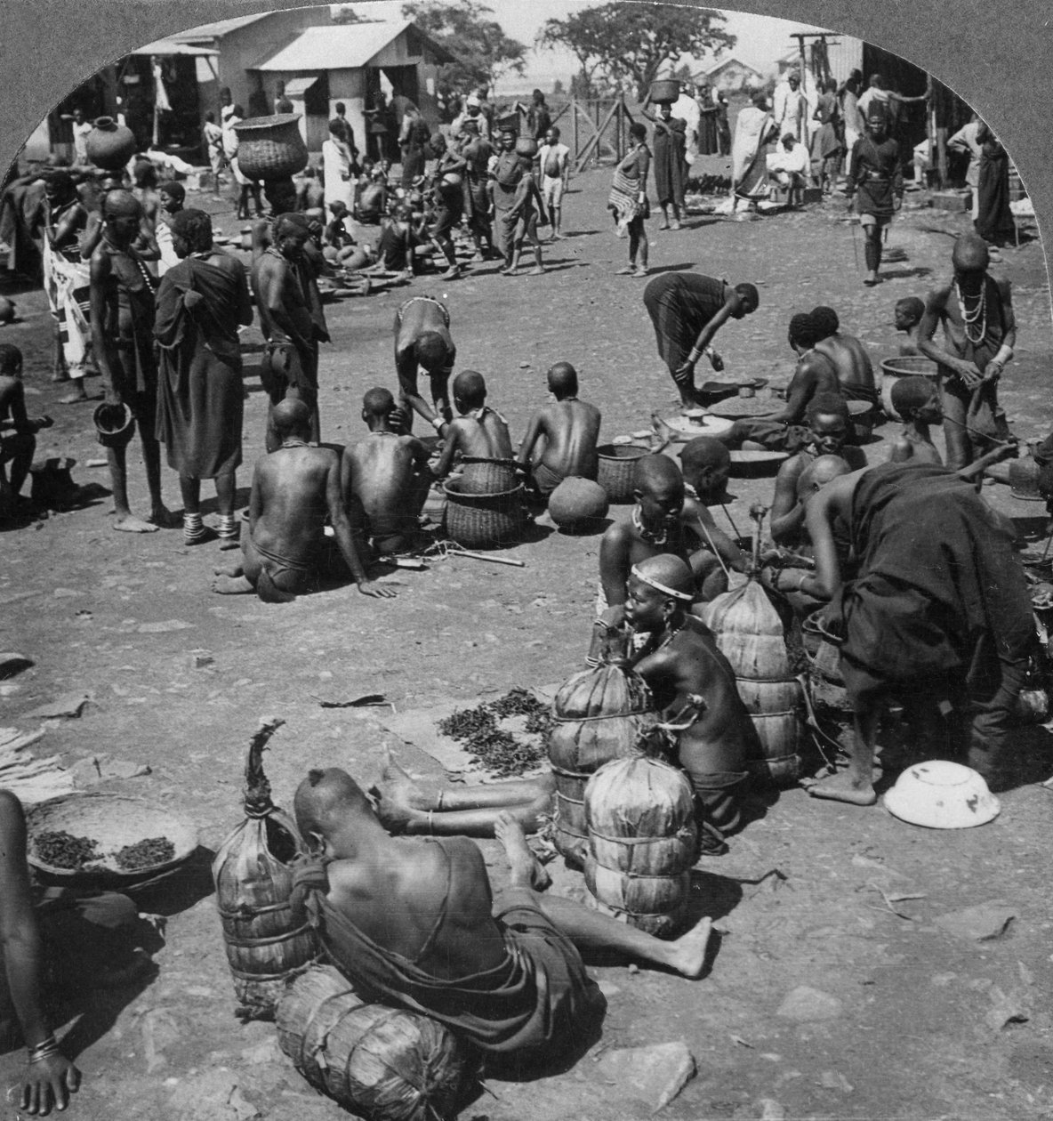 Det innfødte markedet ved Port Florence, Victoriasjøen, Kenya, c1901-c1903 av Keystone View Company