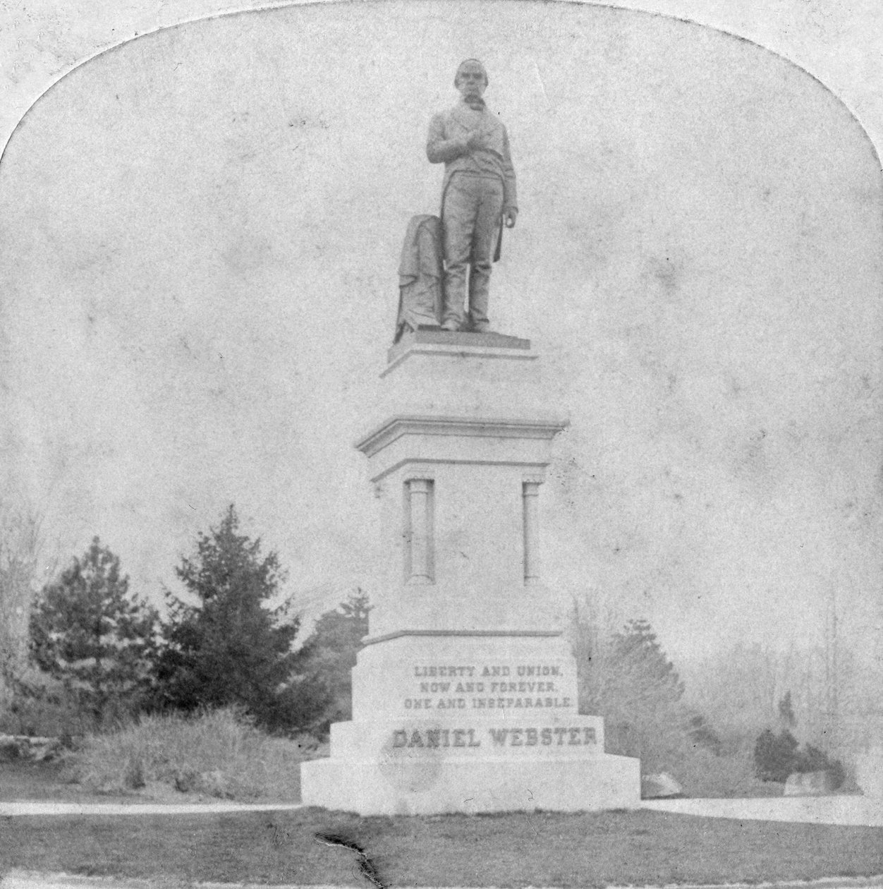 Statue av Daniel Webster, Central Park, New York, USA, slutten av 1800- eller begynnelsen av 1900-tallet. av Kilburn Brothers