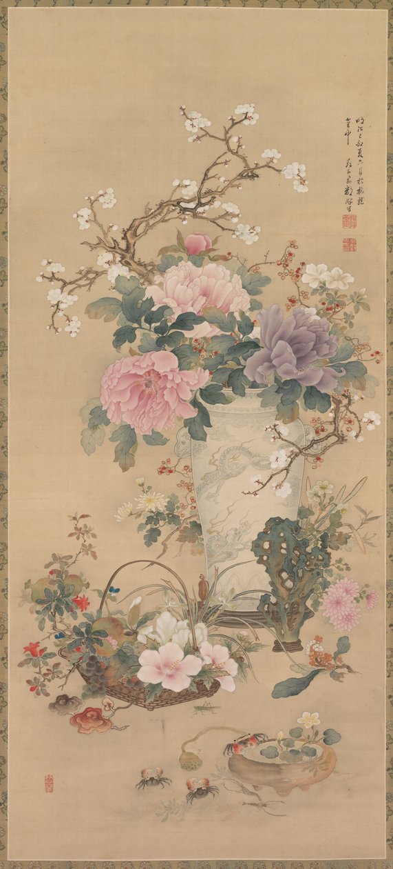 Vase med blomster med gresshoppe, marint liv og hagestein, hengende rulle, sent på 1800-tallet (blekk og farge på silke) av Ko Okabe