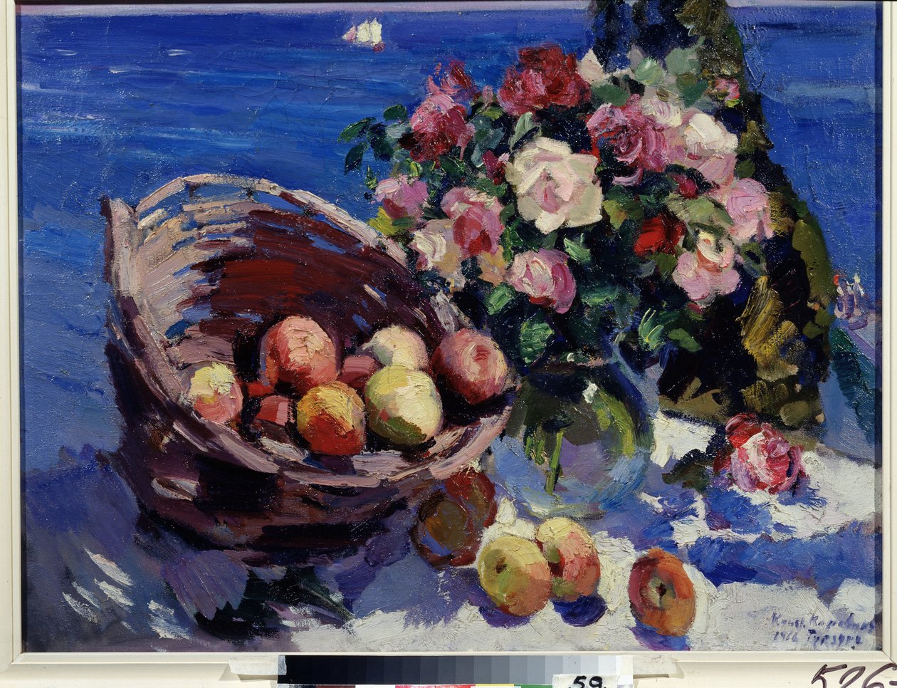 Gurzuf, Ukraina (Gurzuf). Stilleben av blomster og frukt nær sjøen. Maleri av Konstantin Alexeyevich Korovin (Constantin Korovin) (1861-1939), olje på lerret av Konstantin Alekseevich Korovin