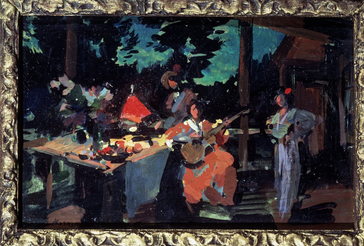 Terrasse, kveld på landet. (Terrasse. Kveld på landstedet). Bord dekket med mat, en kvinne spiller gitar og to andre karakterer omgir henne. Kunstverk av Konstantin Alexeyevich Korovin (Constantin Korovin) (1 av Konstantin Alekseevich Korovin