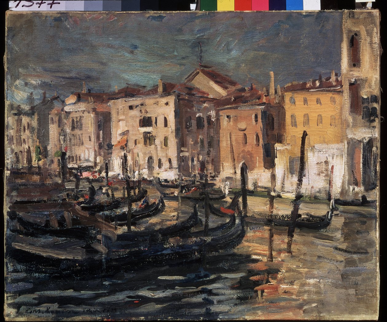 Venezia (Italia) (Venezia). Canal Grande i lagunen i Venezia, med kaiene, gondolene og bygningene opplyst av solens harde lys. Maleri av Konstantin Alexeyevich Korovin (Constantin Korovin) (1861-1939), olje på lerret av Konstantin Alekseevich Korovin
