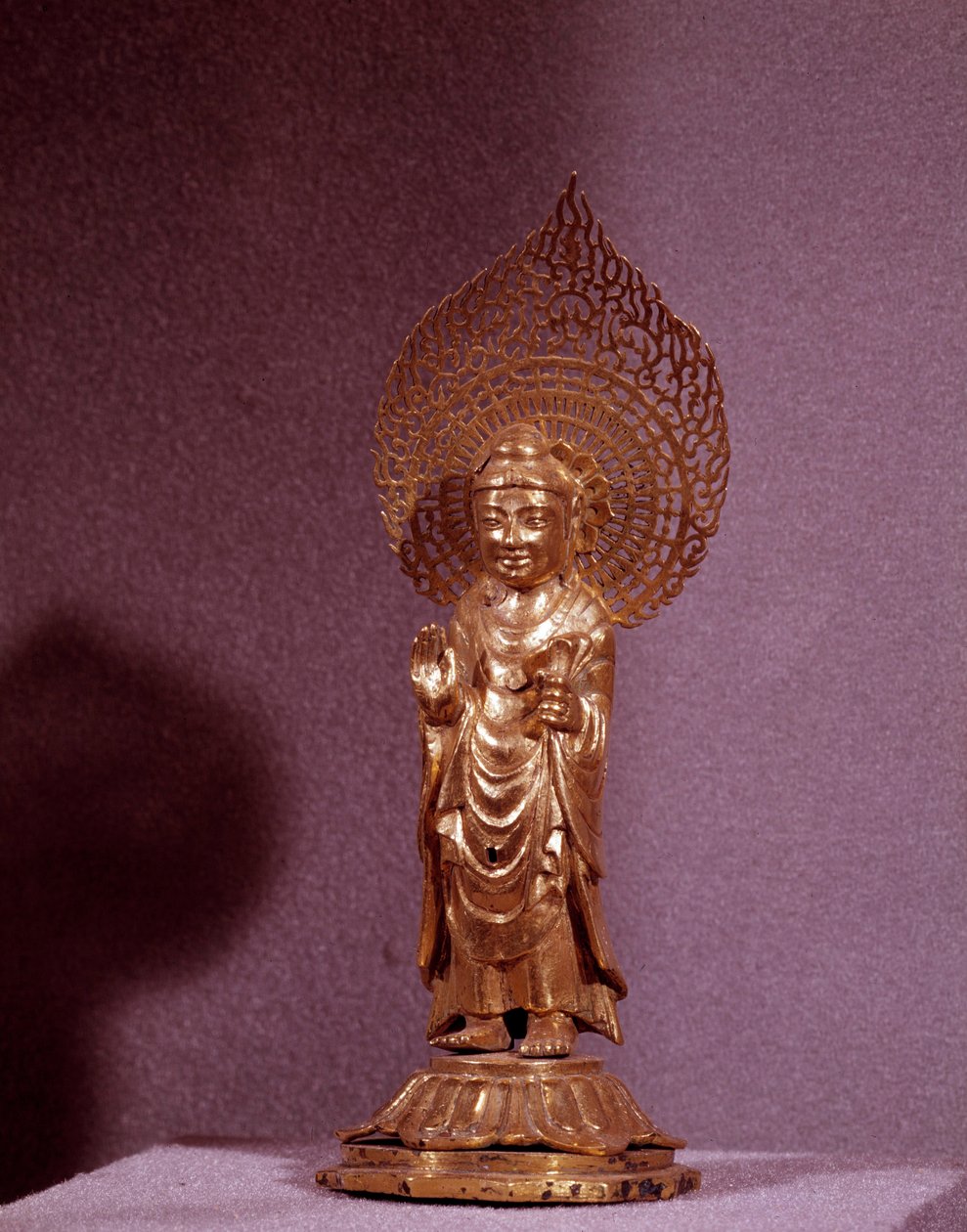Art Coreen: representasjon av Buddha Amitabha, gullstatuett. Silla periode. 7.-8. århundre. Nasjonalmuseet i Korea av Korean School