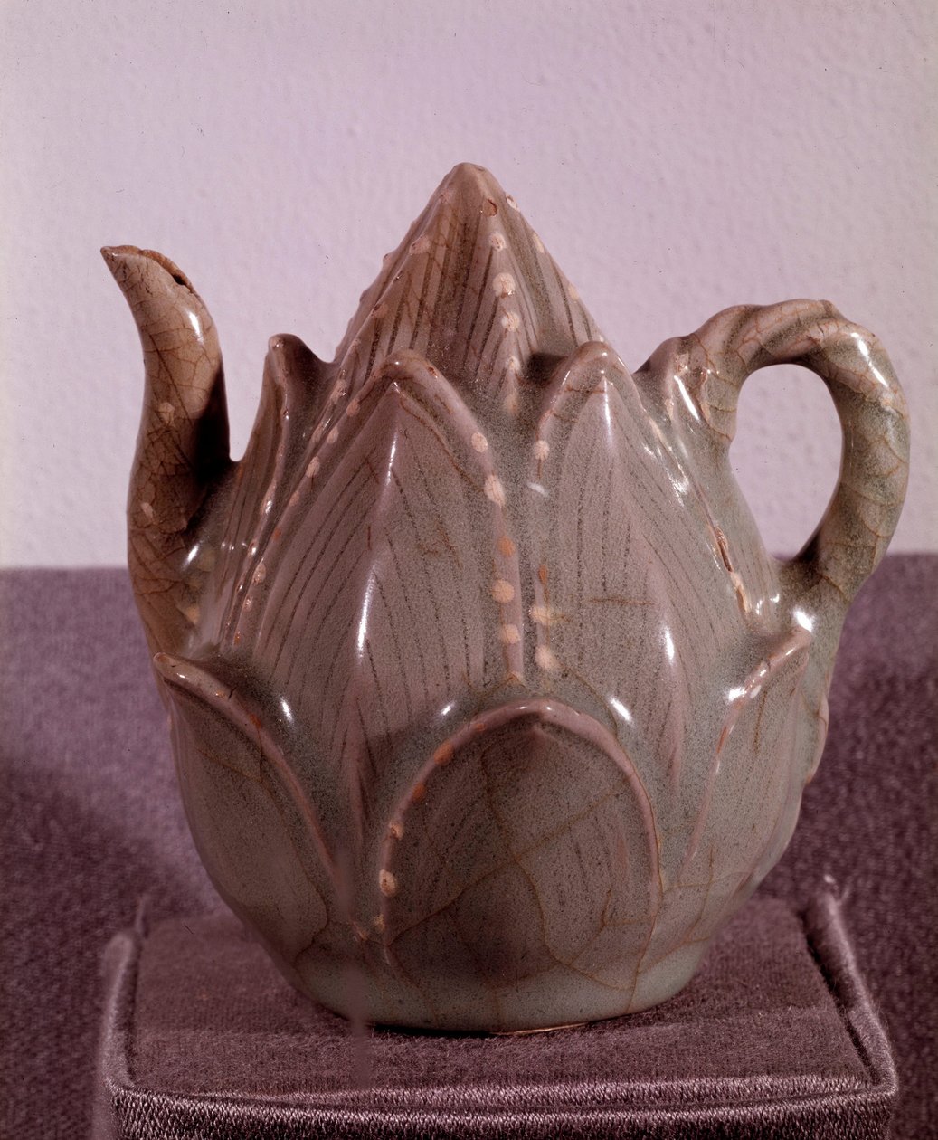Art coreen: versoir i form av en lotusblomst. Dim. 10,2 cm Koryo-periode, slutten av 1100-tallet. Nasjonalmuseet i Korea av Korean School