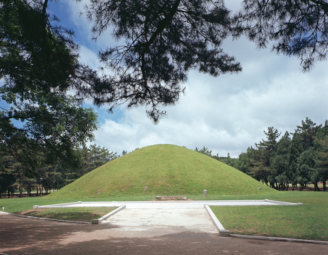 Tumulus av kong Muryong av Korean School