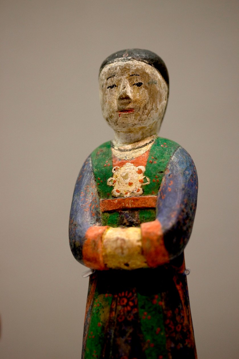 Dekorativ figur av en grav. Polykrom utskåret tre, sen Joseon (Choson) periode av Korean School