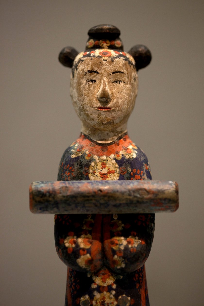 Dekorativ figur av en grav. Polykrom utskåret tre, sen Joseon (Choson) periode av Korean School