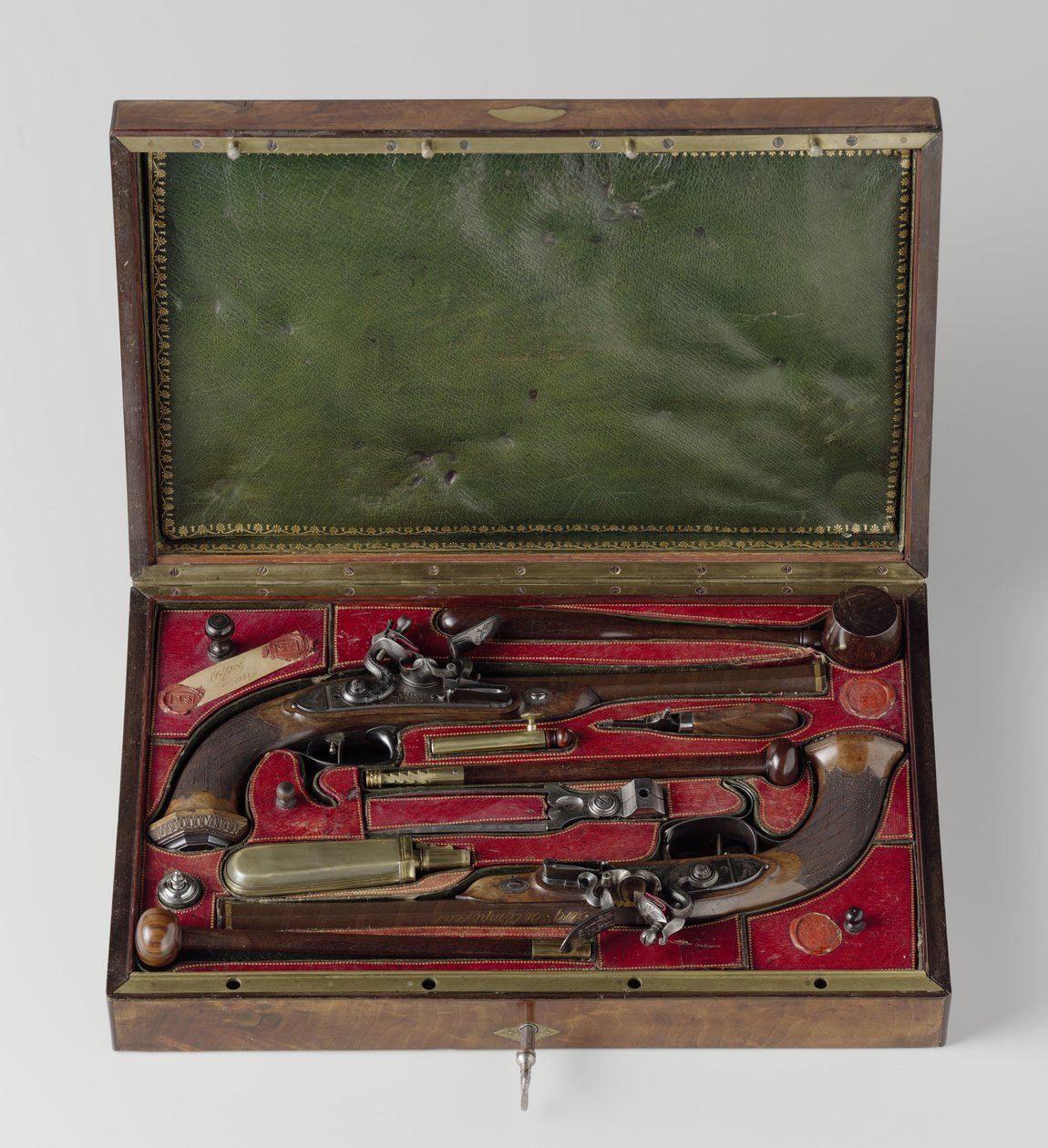 Et par pistoler med hylster, angivelig eid av Napoleon, Perin Le Page, ca. 1813-5 (tre, jern, gull) av Lapage