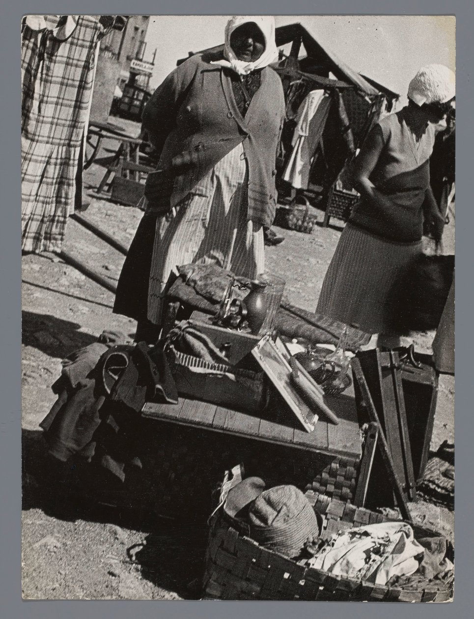 Loppemarked i Turku, Finland Marktweiß i Åbo (Turku) Finland (tittel på objekt) av Laszlo Moholy Nagy