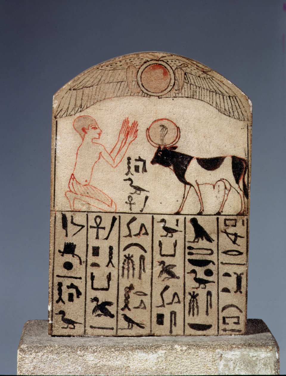 Stela til Apis-oksen (malt kalkstein) av Late Period Egyptian