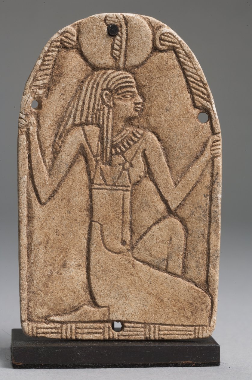 Plakett av Maat (fajanse) (se også 325655, 325656 og 325658) av Late Period Egyptian