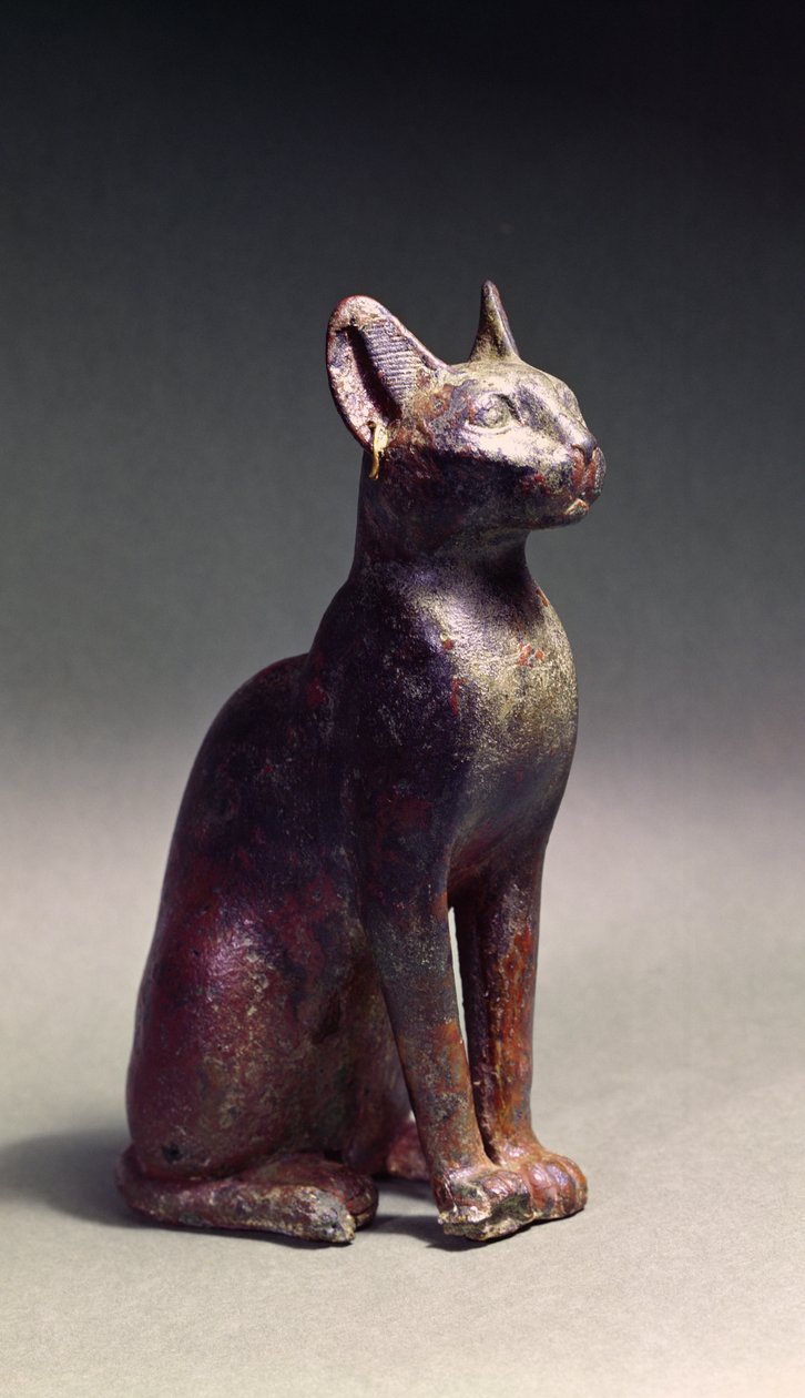 Statuette of a cat with gold earrings, the sacred representation of the goddess Bastet, c.664-630BC (bronze) av Late Period Egyptian