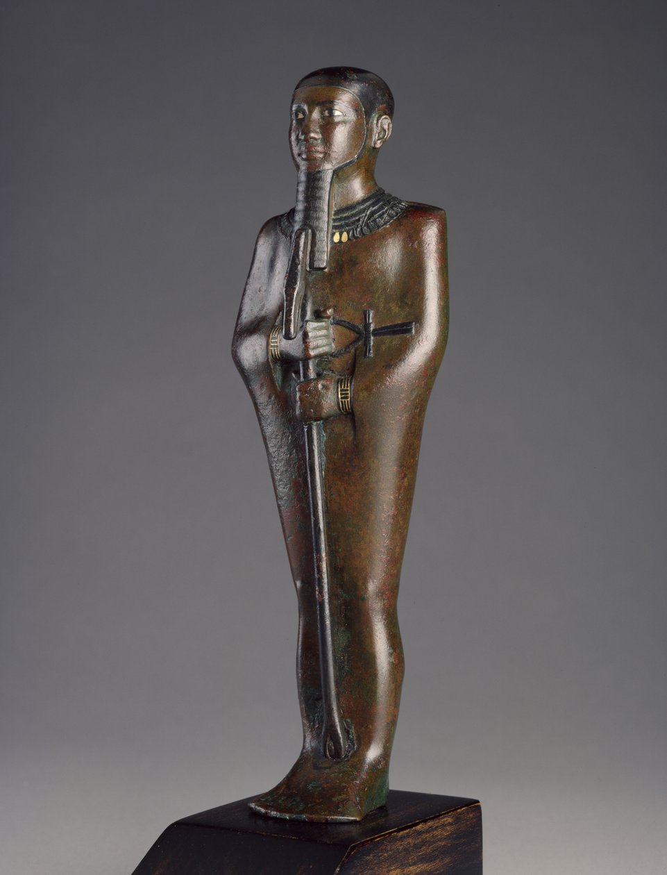 Statuett av guden Ptah (bronse med svart pigment og innlagt sølv og gull) av Late Period Egyptian