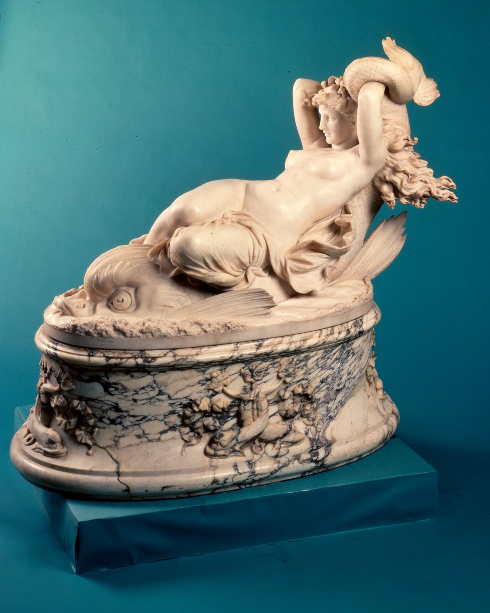 Galatea rir på en delfin, ca. 1880 av Leopoldo Ansiglione