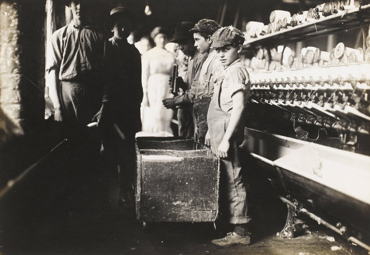 Young Doffers in Elk Cotton Mills, Fayetteville, Tennessee av Lewis Wickes Hine