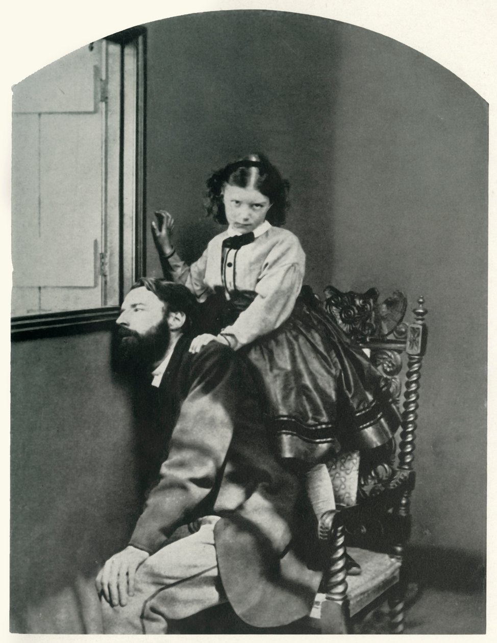 Ved vinduet, ca 1860-tallet, 1948. av Lewis Carroll