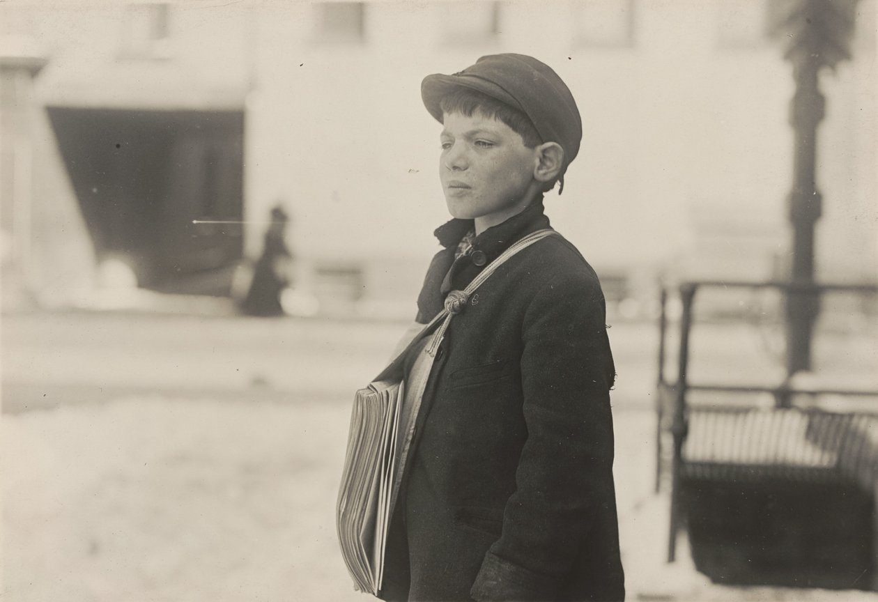 Tony Casale, "Bologna", 11 år gammel, solgt aviser i 4 år, Hartford, Connecticut, mars 1909 av Lewis Hine