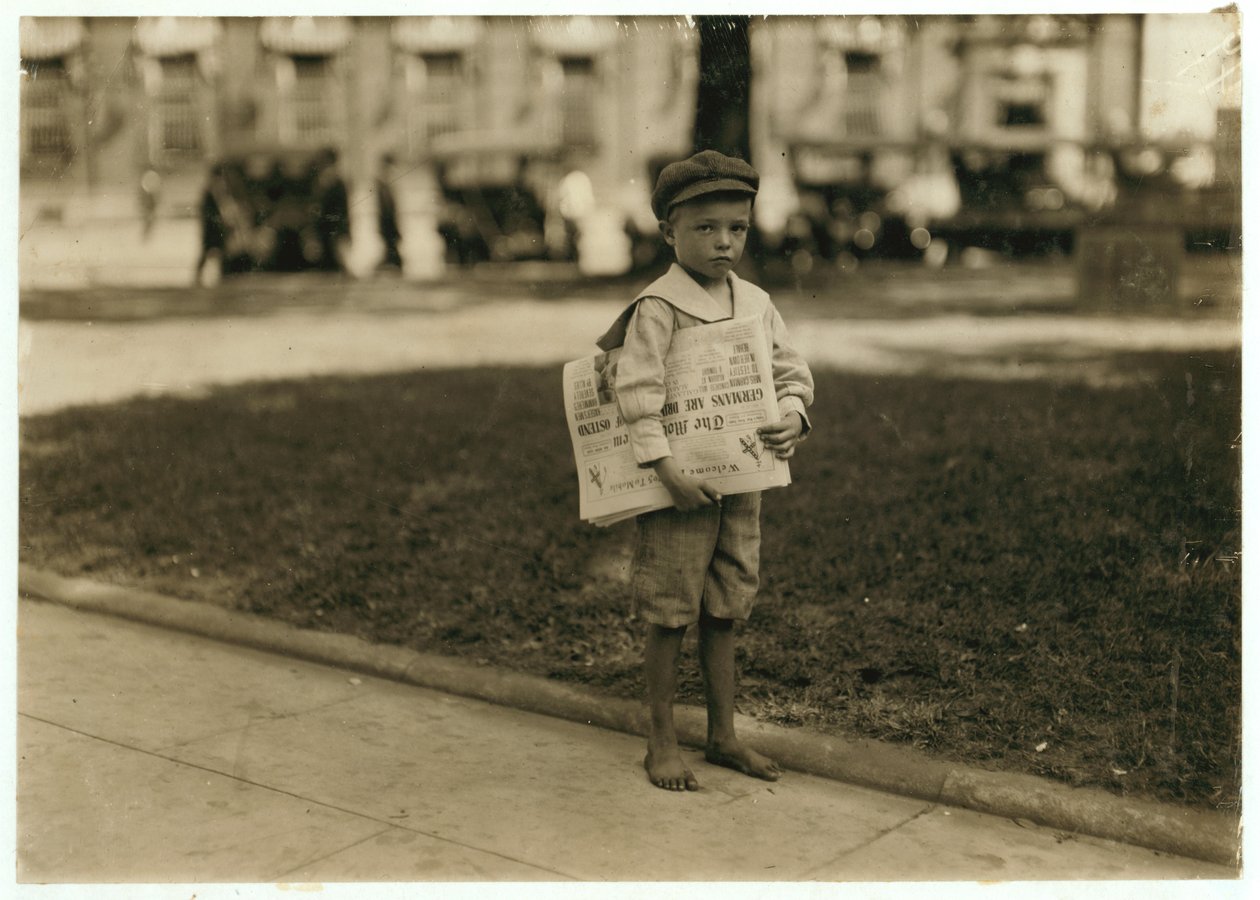7 år gamle avisgutten Ferris i Mobile, Alabama, 1914 av Lewis Wickes Hine