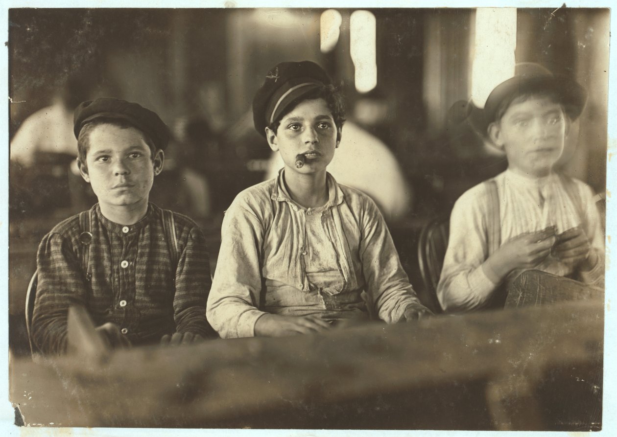 Gutter som lager sigarer i Englehardt und Co, Tampa, Florida, 1909 av Lewis Wickes Hine
