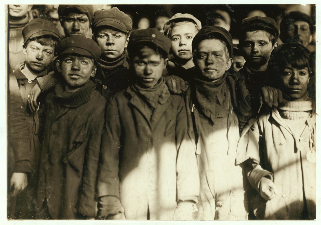 Breaker-gutter (som sorterer kull for hånd) ved Hughestown Borough Coal Co. Pittston, Pennsylvania, 1911 av Lewis Wickes Hine