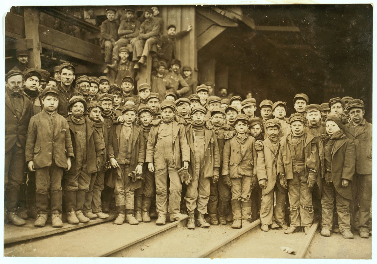Breaker-gutter som sorterer kull for hånd hos Ewen Breaker fra Pennsylvania Coal Co, South Pittston, Pennsylvania, 1911 av Lewis Wickes Hine