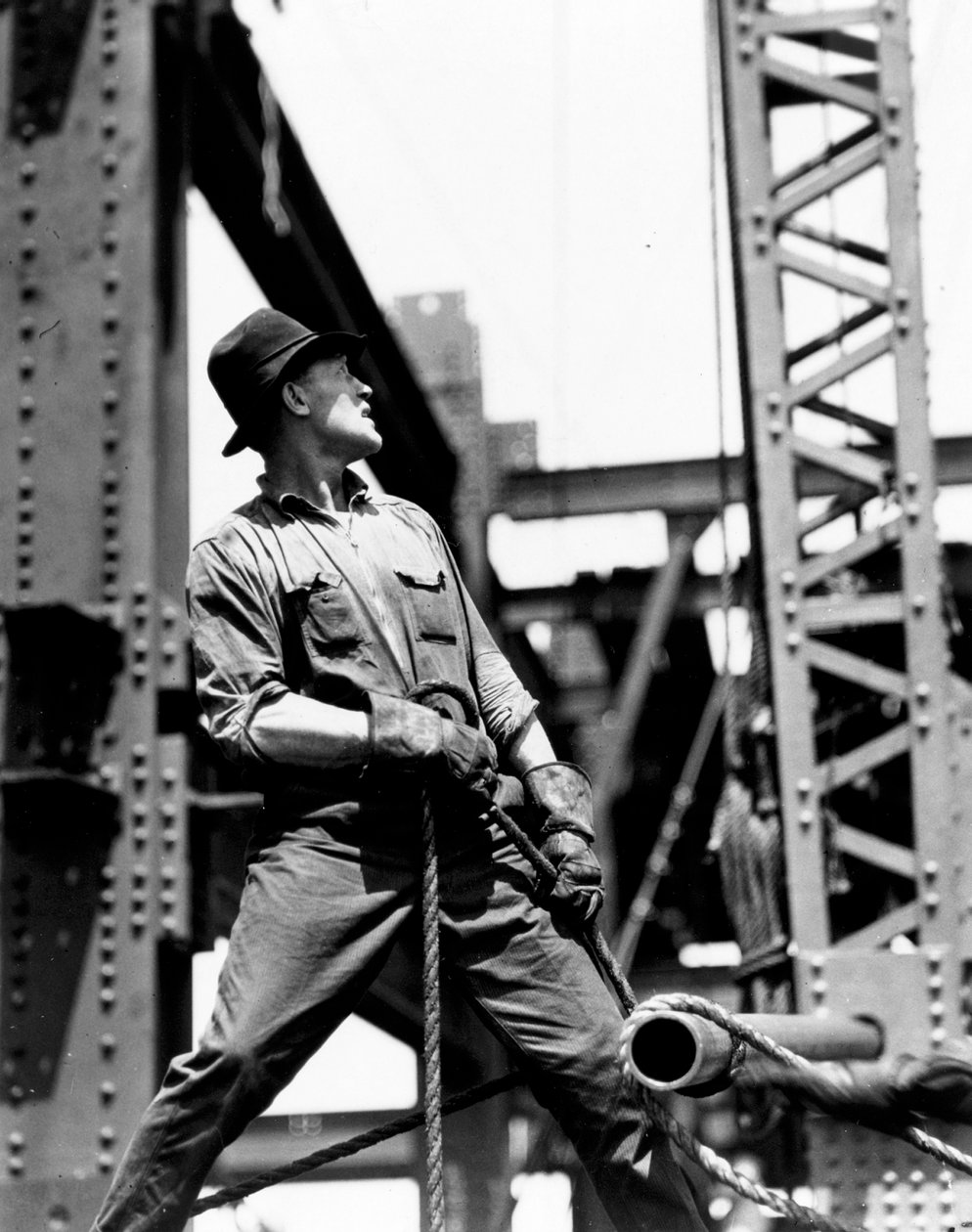 Derrick man, Empire State Building, 1930-31 av Lewis Wickes Hine