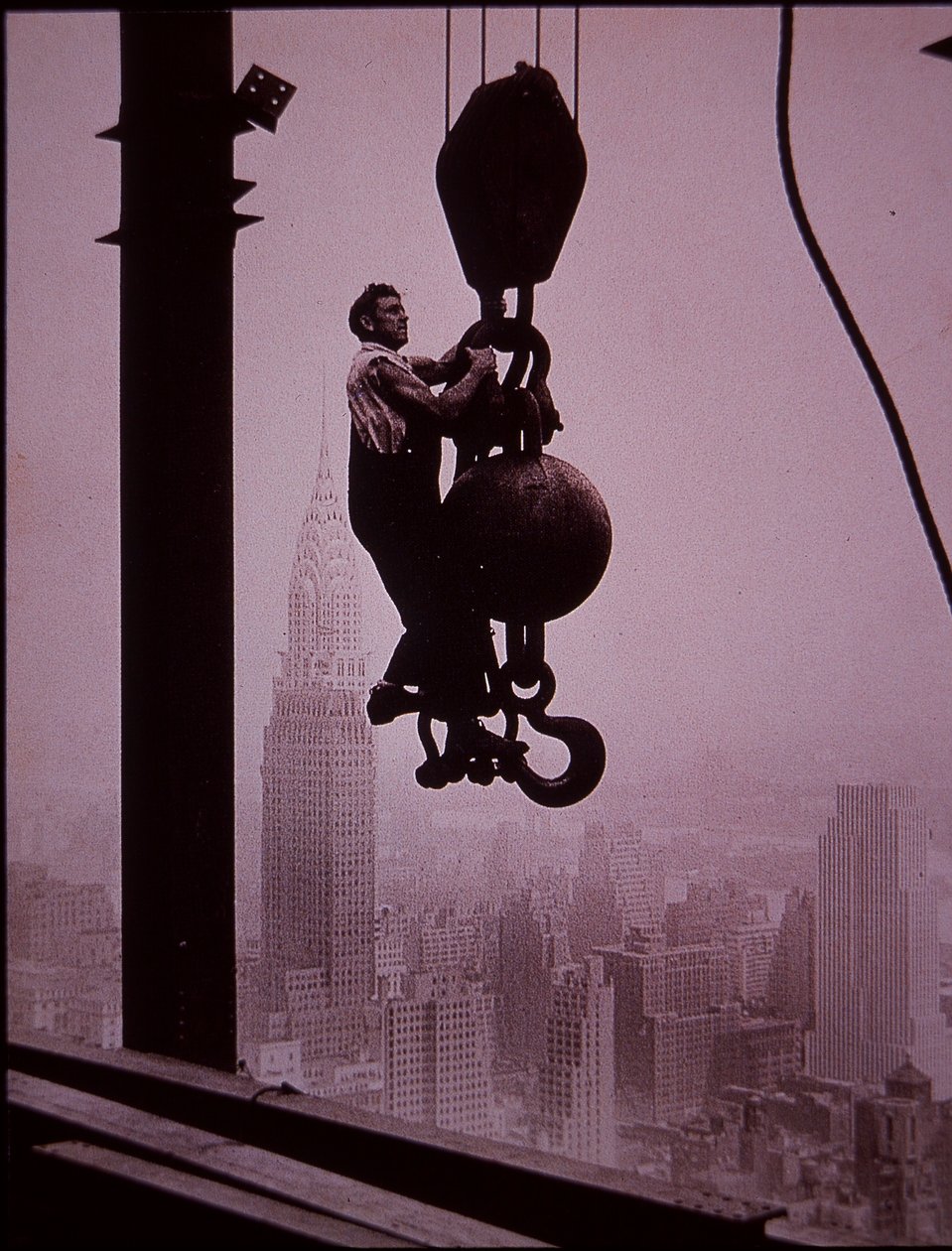Empire State Building under bygging, viser medlem av boretårn-mannskapet av Lewis Wickes Hine