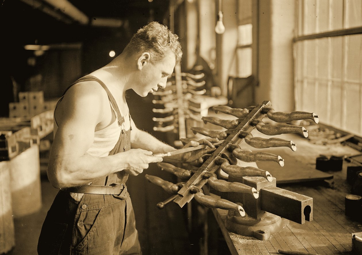 Fabrikkarbeider ved Paragon Rubber Company, Massachusetts. 1936 av Lewis Wickes Hine