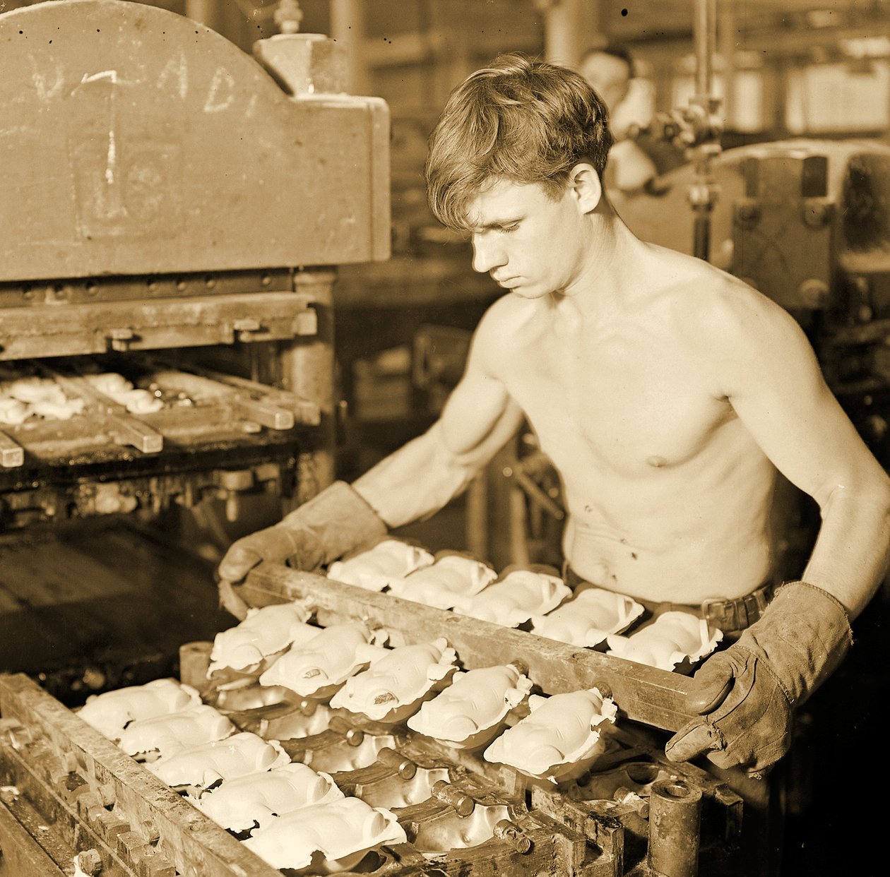 Fabrikkarbeider ved Paragon Rubber Company, Massachusetts. 1936 av Lewis Wickes Hine