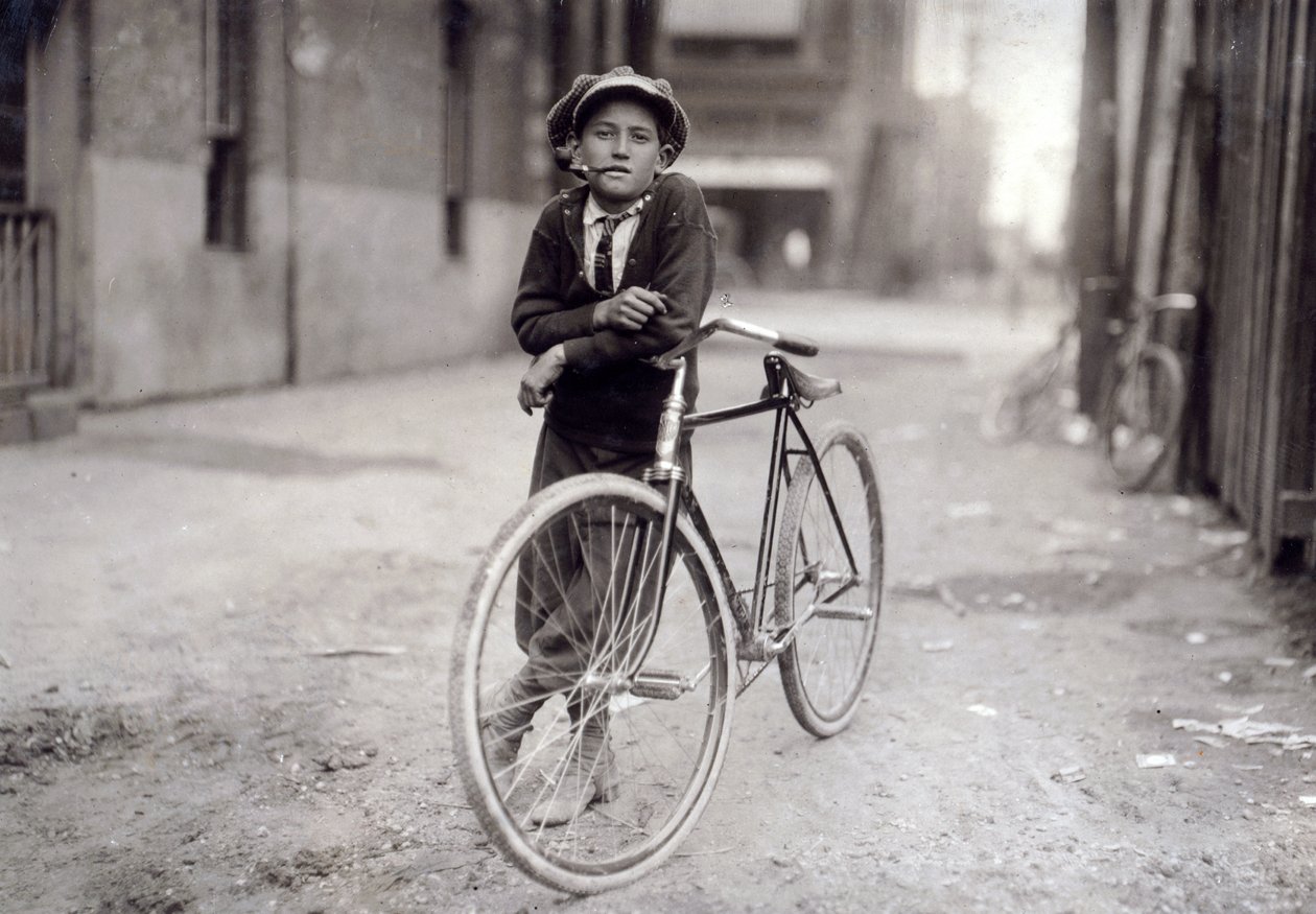 Femten år gammel messenger-gutt som jobber for Mackay Telegraph Company, Waco, Texas, 1913 av Lewis Wickes Hine