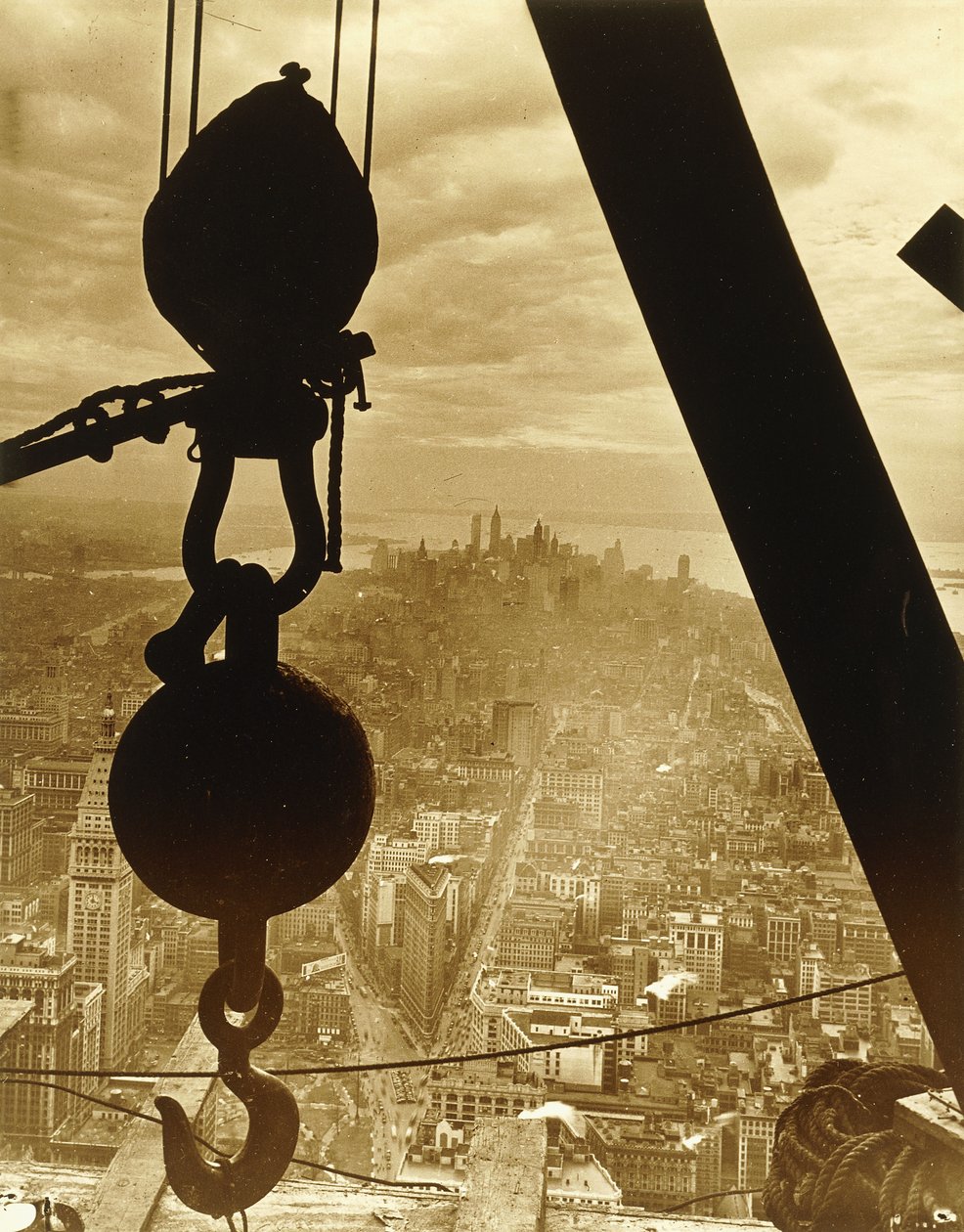 New York City fra Empire State Building, 1931 av Lewis Wickes Hine