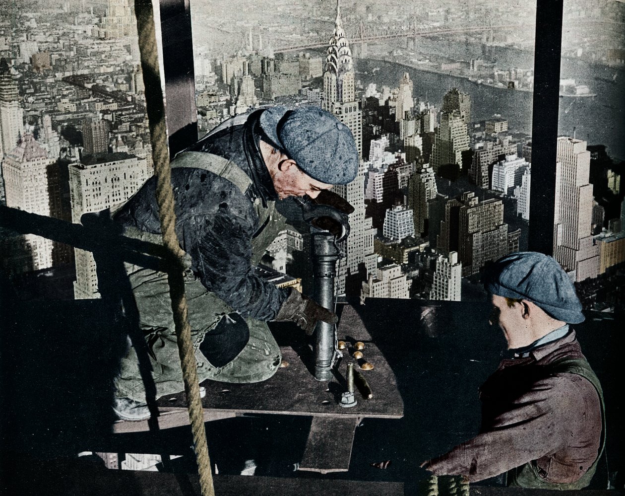 Fester de siste boltene på The Morning Mast of the Empire State Building, c1931 av Lewis Wickes Hine