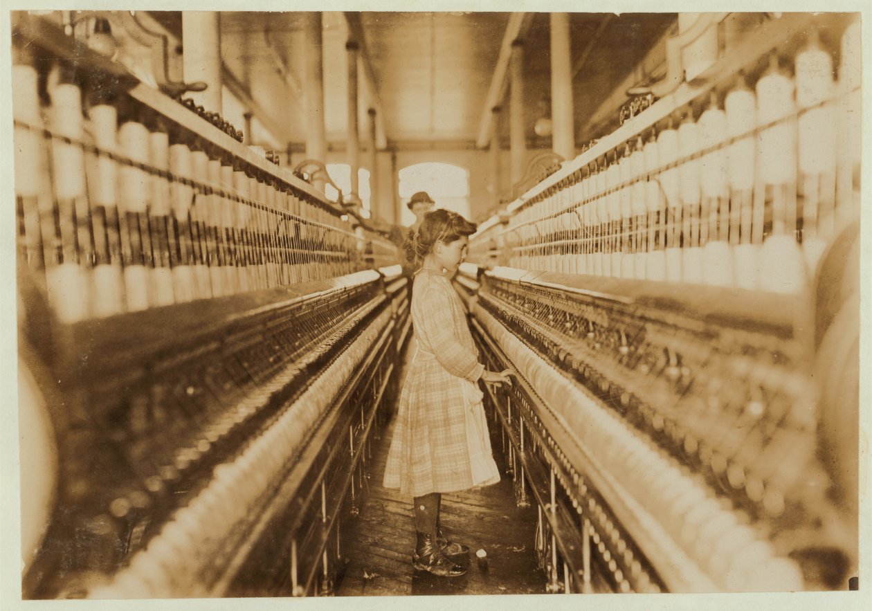 Spinner i Lancaster Cotton Mills, South Carolina, 1908 av Lewis Wickes Hine