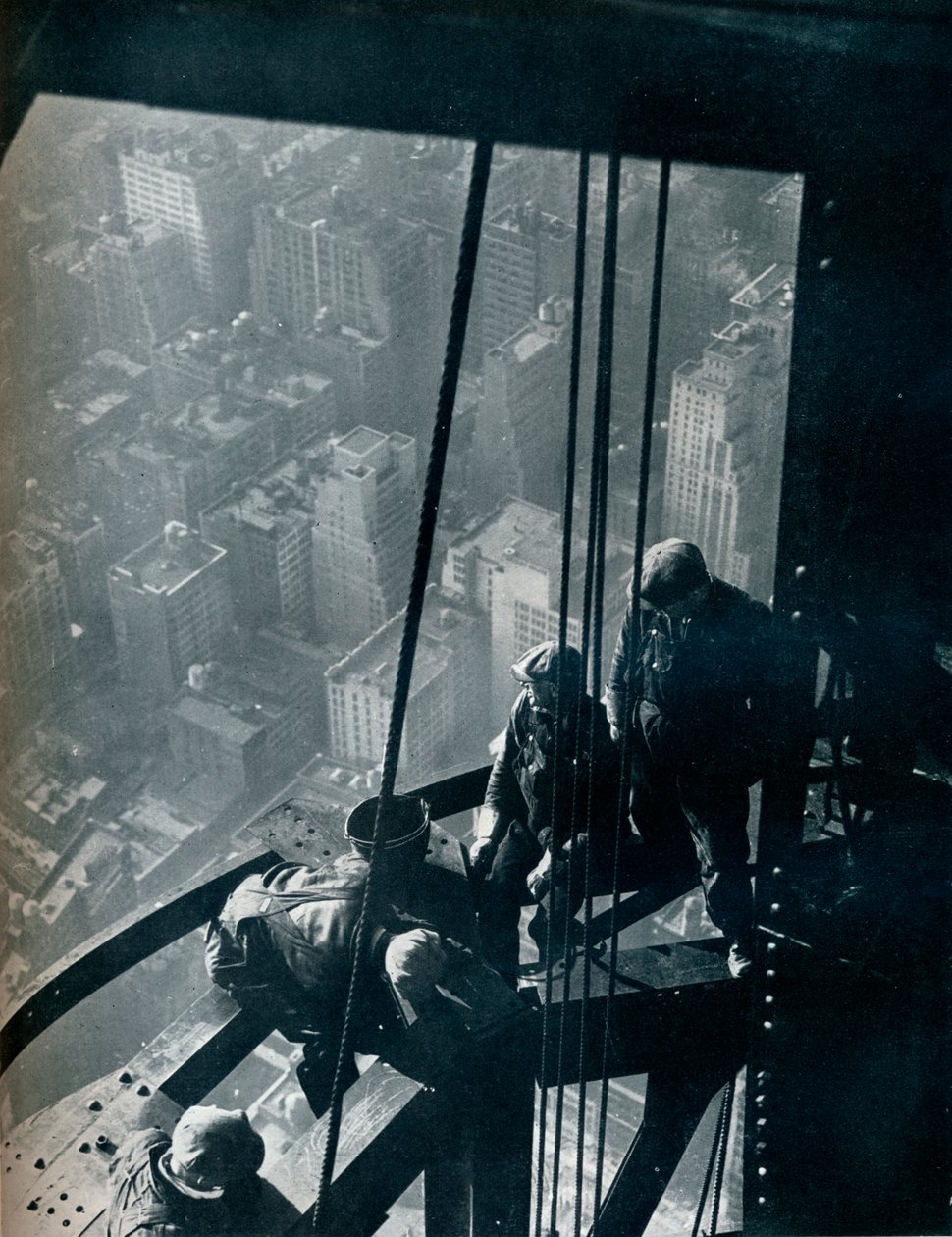 De siste stadiene av masten, gaten er en kvart mil nedenfor, c1931 av Lewis Wickes Hine